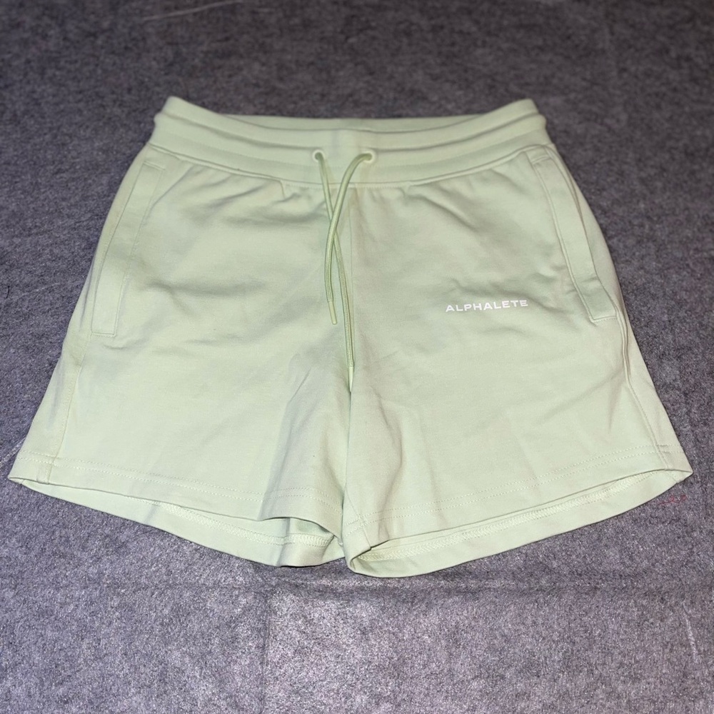 Alphalete Women’s Essential Core Shorts Frozen Spring Green Size M NWT
